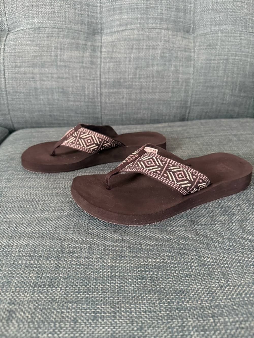 Reef Women’s Black Sandal with Geometric Strap